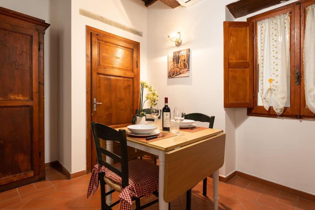 Keys Of Italy - Corsob 9 - Florentine Studio Close To Palazzo Vecchio Firenze Esterno foto